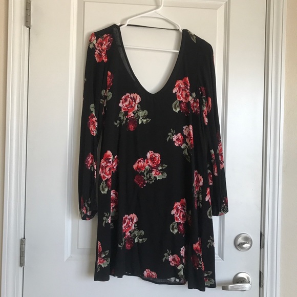 Dresses & Skirts - 2 DAYS LEFT 🛍 FINAL SALE! Black floral XS dress